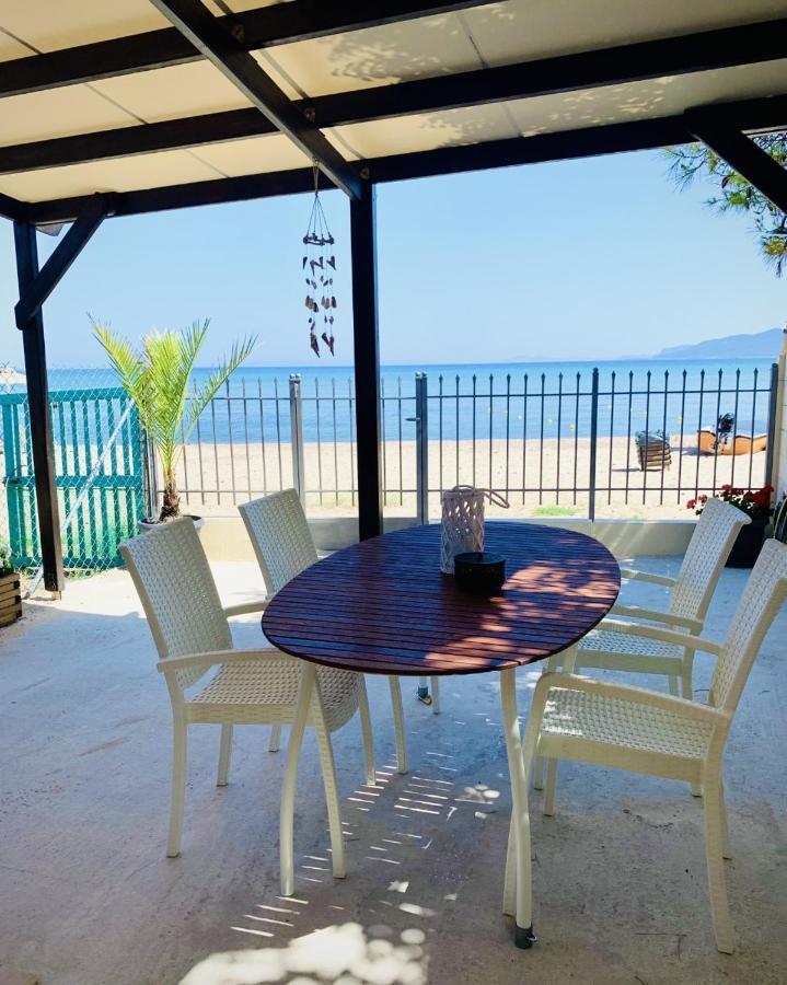 House By The Sea In Artemis Apartment Exterior foto